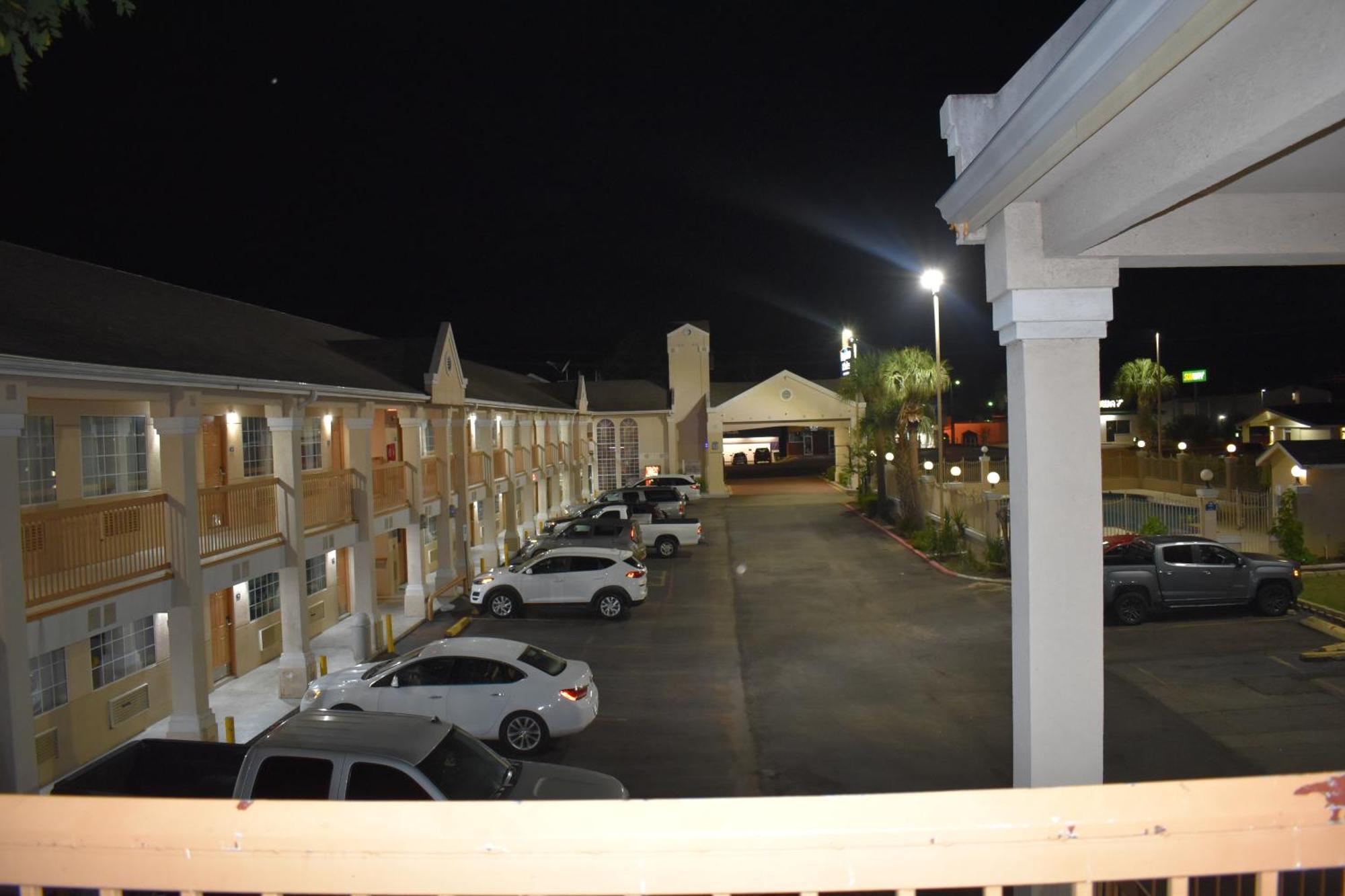 Days Inn By Wyndham Nacogdoches/Sfa University/Downtown Exterior photo